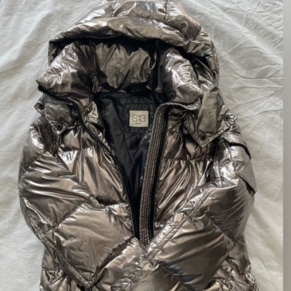 Girls S13 down jacket in Champagne, Size 12 - Picture 1 of 4